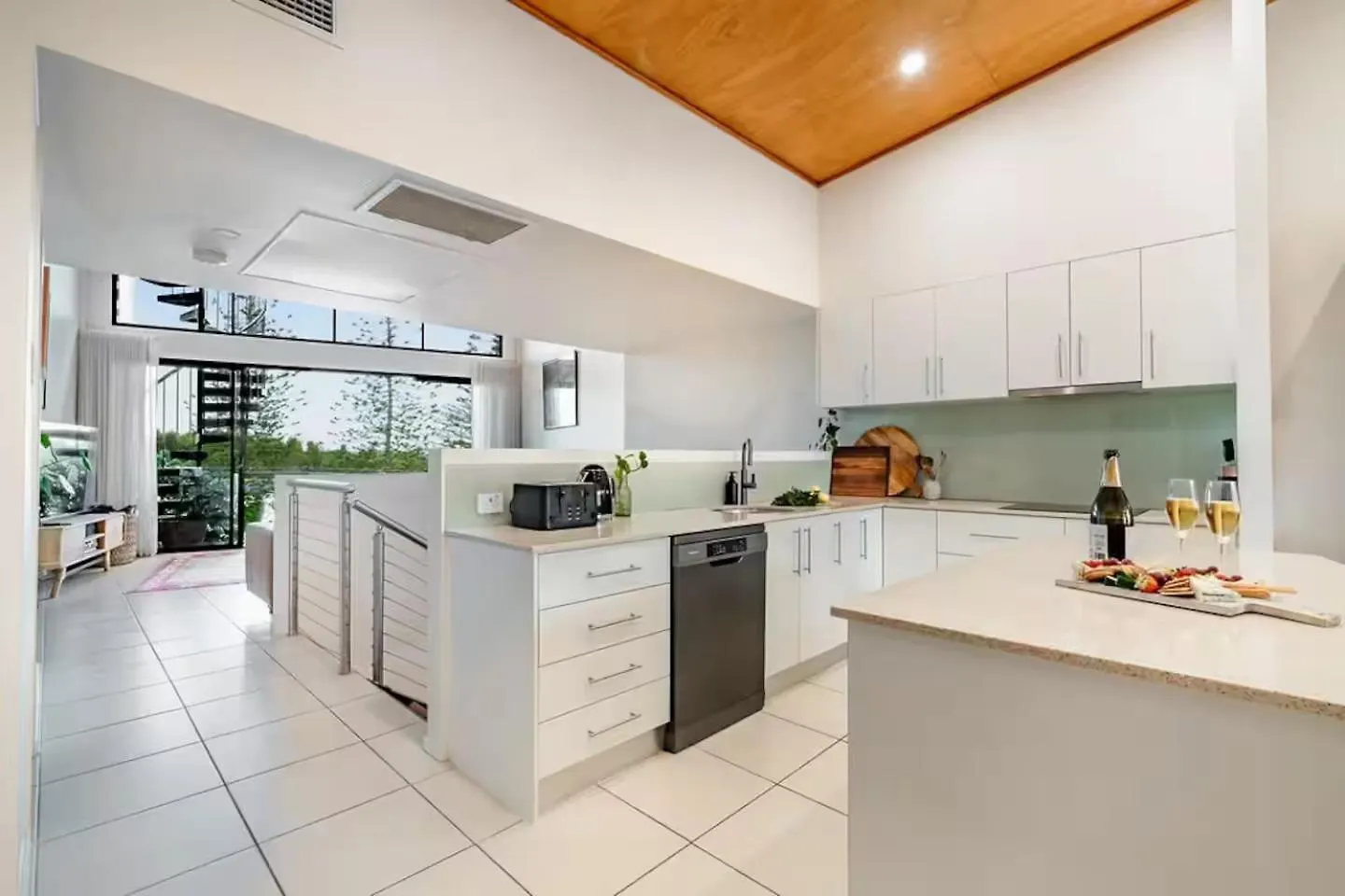 Beachfront Bliss With Ocean Views Mudjimba Australia