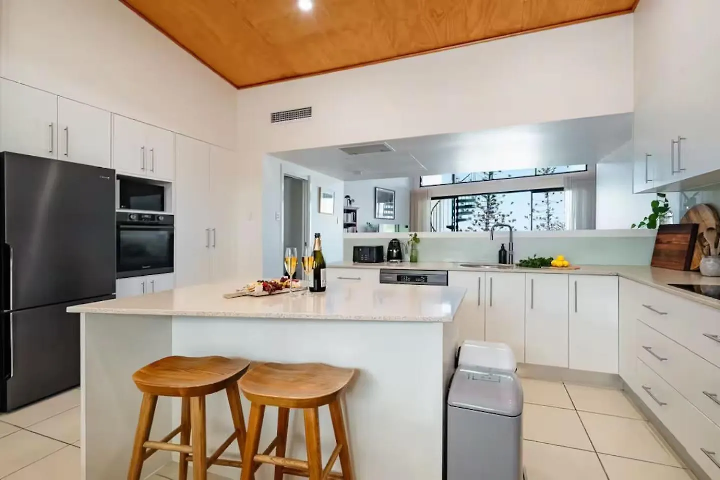 Beachfront Bliss With Ocean Views Mudjimba