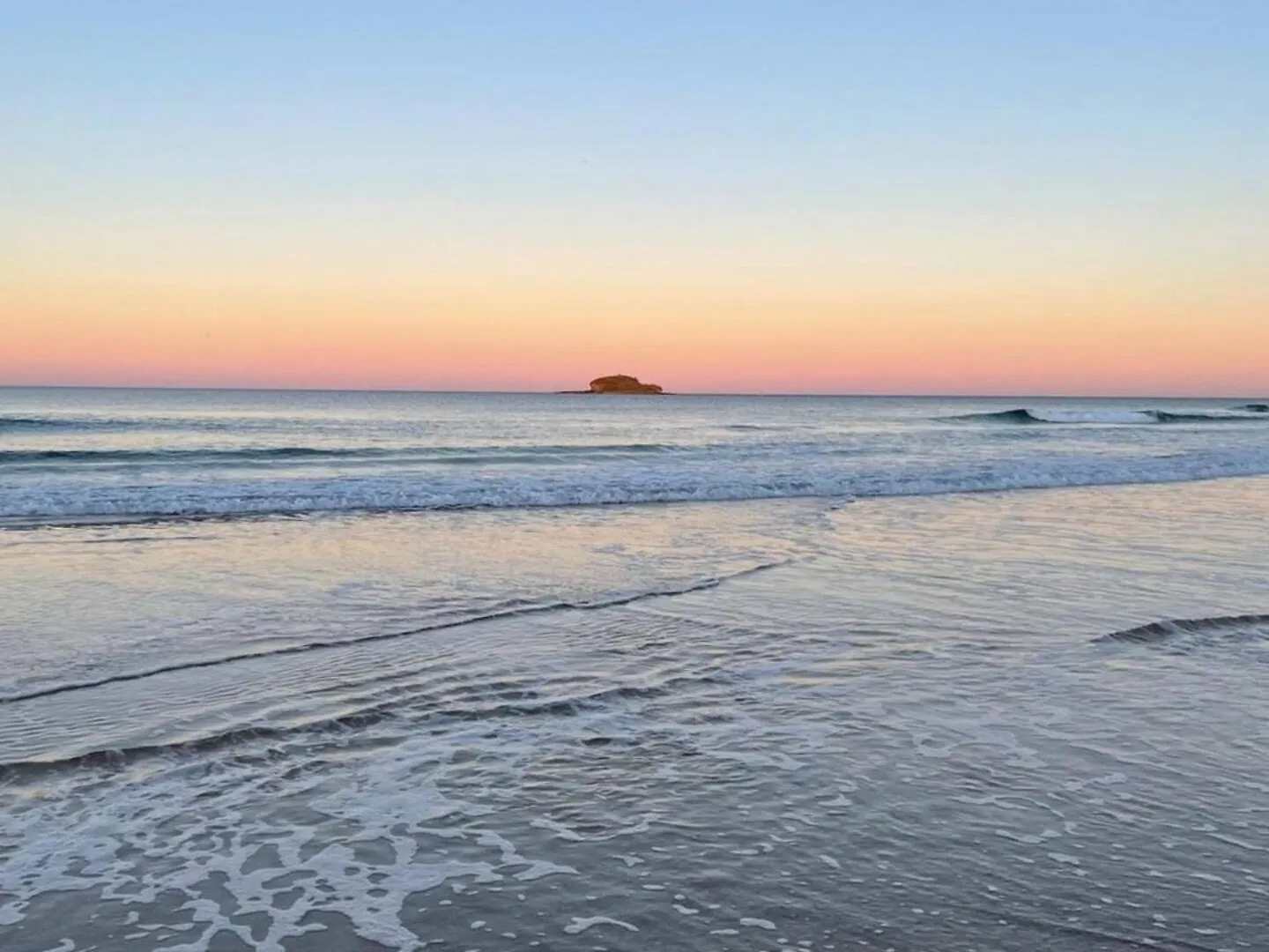 Beachfront Bliss With Ocean Views Mudjimba Appartamento